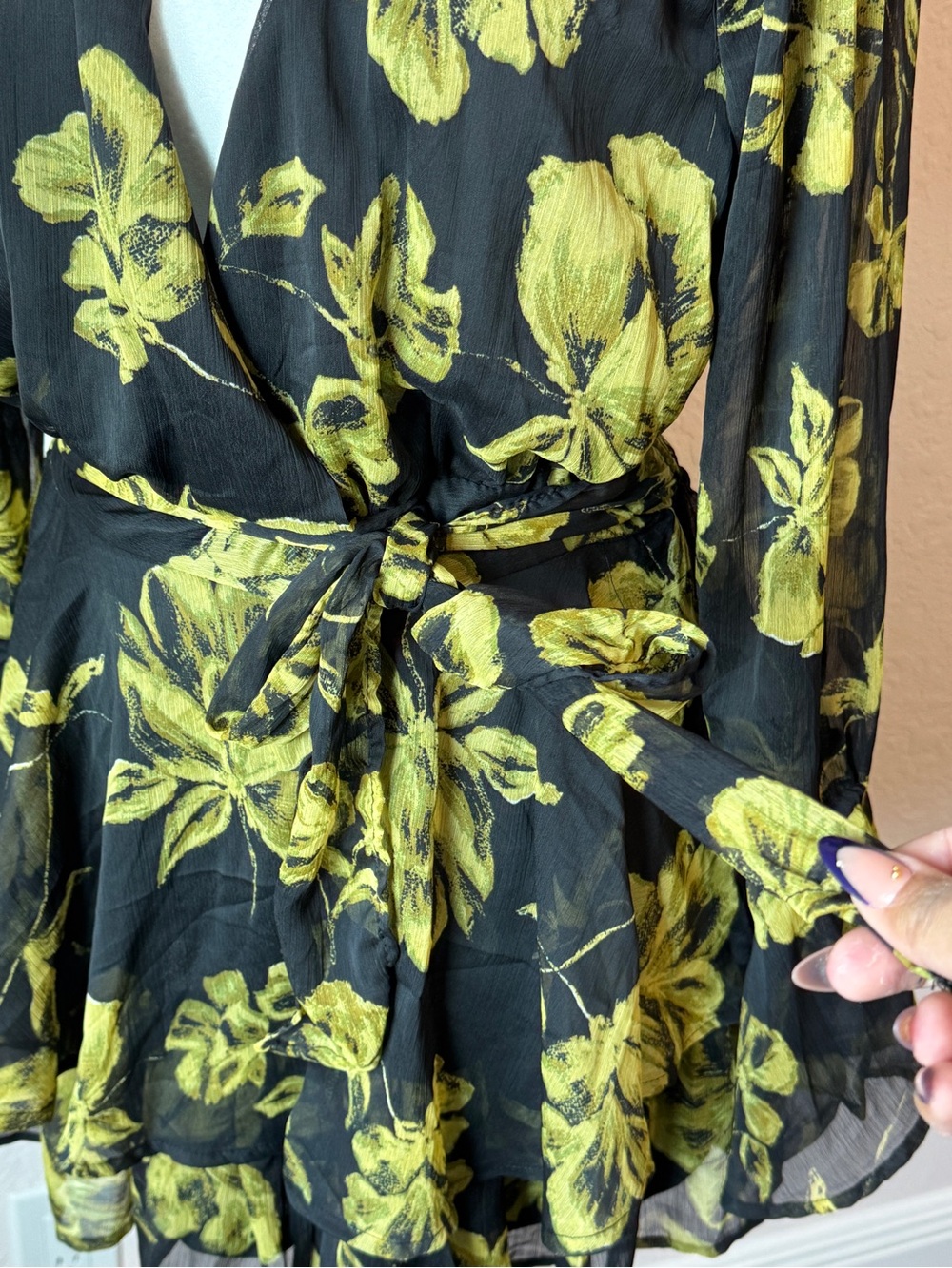 NWT Indulge Instyle Black & Green Floral Wrap Romper Tie Waist L - Picture 5 of 7